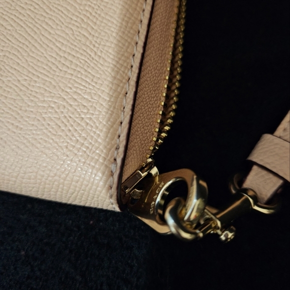 Coach Light Pink/Faded Blush Wristlet Wallet-Pebble Leather with Gold Hardware - Picture 8 of 9